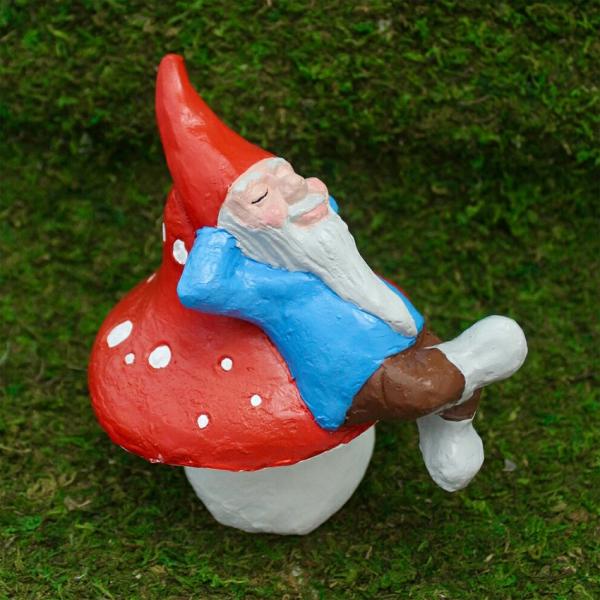 Garden Gnomes |  Zombie Gnome: Mushroom Sleeper Garden Garden Gnomes