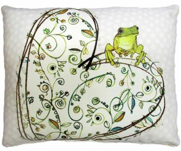 Outdoor Pillows |  Frog On Heart Outdoor Pillow Garden Outdoor Pillows